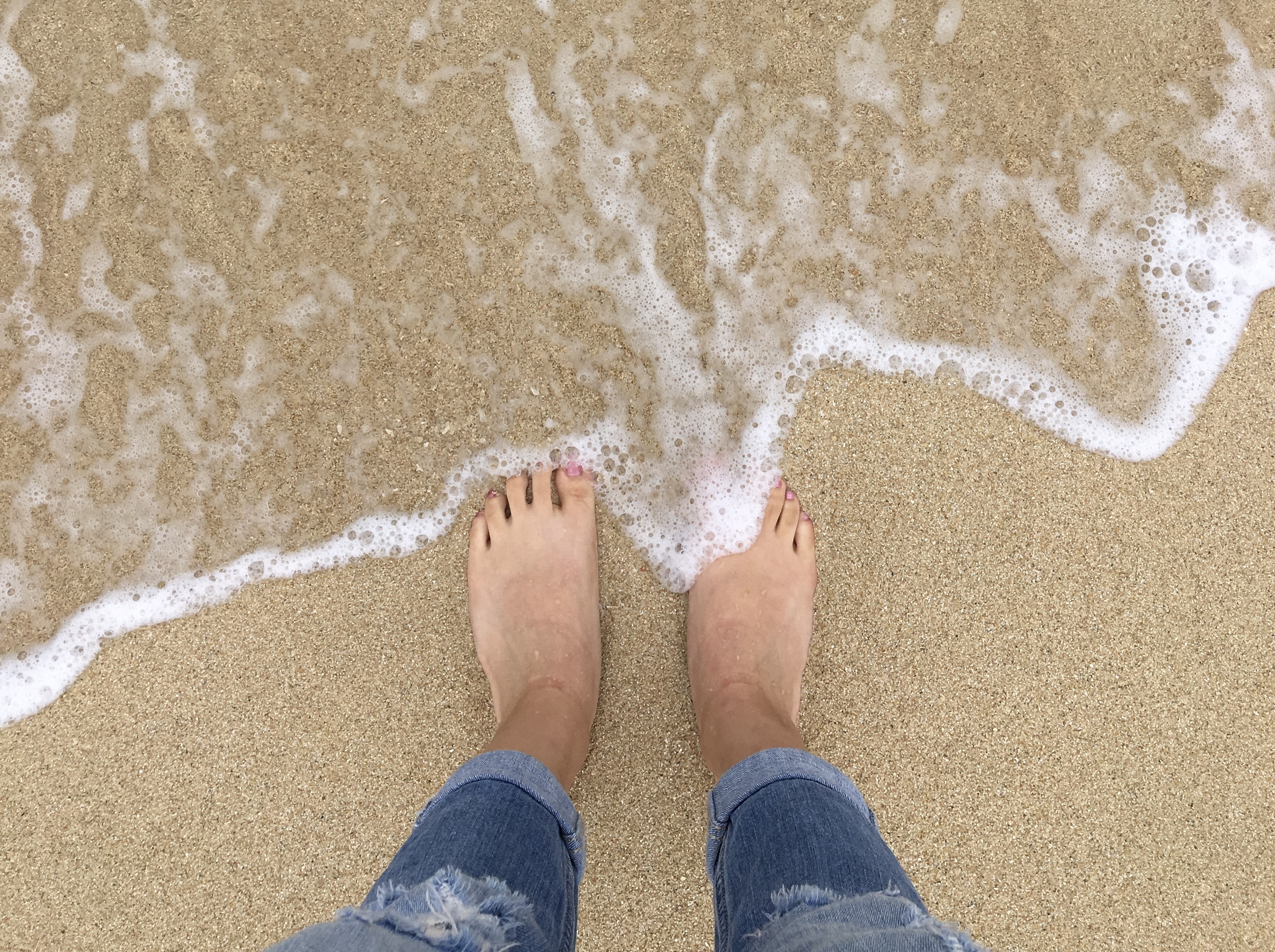 Long distance couple separated by the ocean